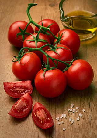 Tomato-salt-oil